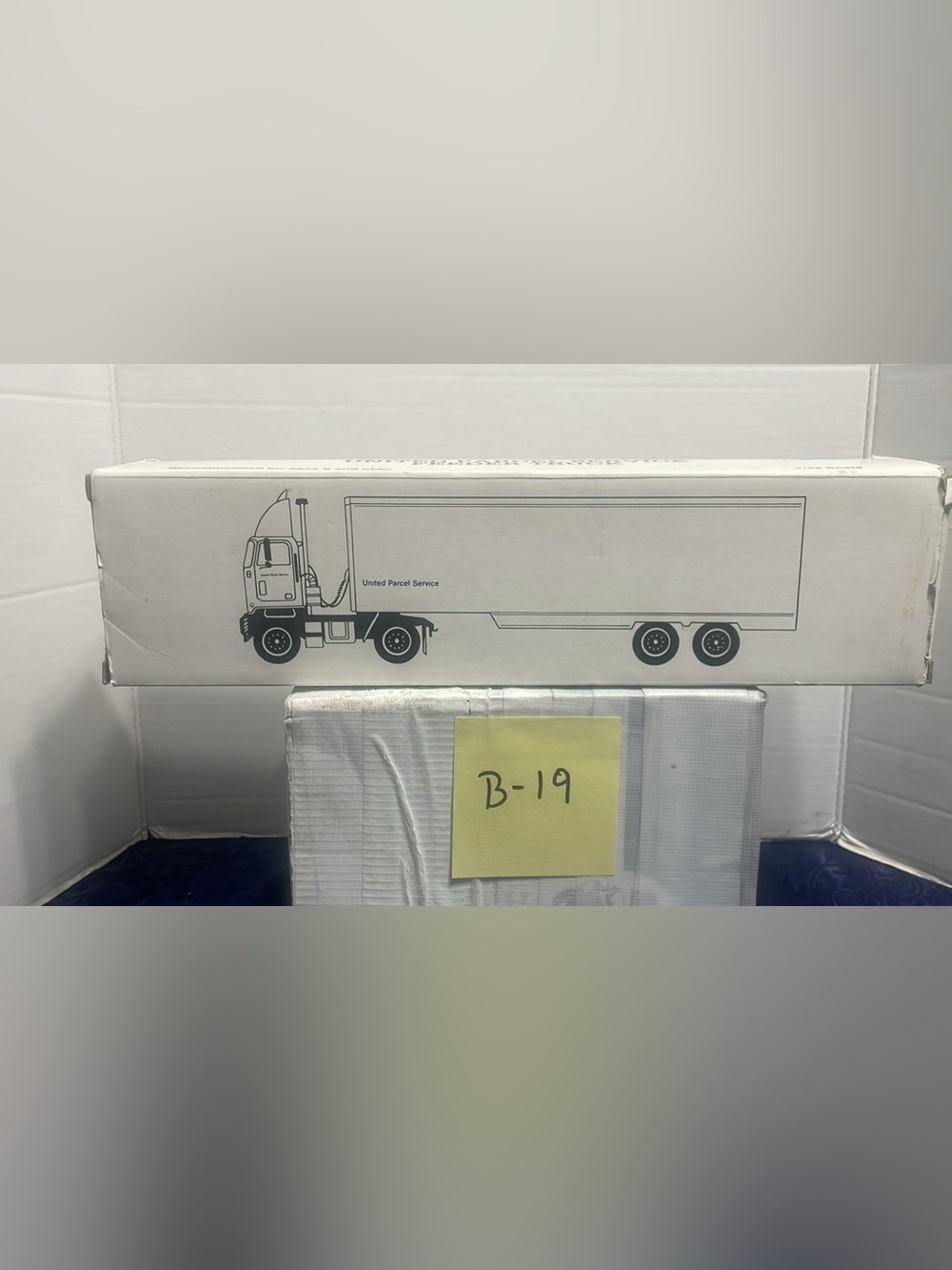 1/42 Scale Tractor Trailer Toy